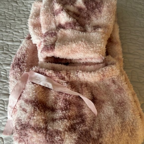 Fuzzy Pajama Set - Picture 6 of 6